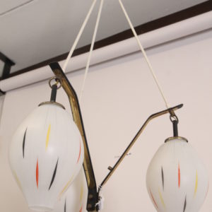 Alternative view of :  Lampadario modernariato restaurato anni 50 chandelier vintage tre luci in opalina !