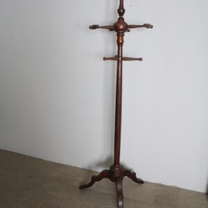 Alternative view of Antico attaccapanni noce massello Luigi Filippo 1850 . Altezza cm 203