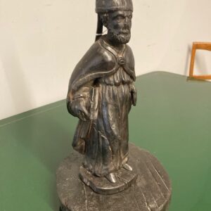 Alternative view of Antica scultura  vescovo epoca XVII sec castagno . Altezza 34