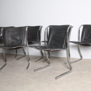 Alternative view of Gruppo di 6 sedie metallo e cuoio anni 70 Milano Fumagalli vero design restaurate