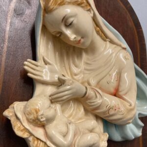 Alternative view of Antica madonna in maiolica policroma manifattura toscana di Signa . Mis 44 x 33