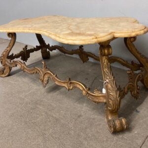 Antico tavolo basso  da salotto dorato  fine 800 con piano in onice . Mis 110 x 58 h 45