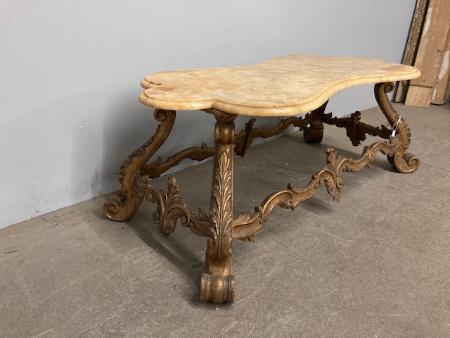 Antico tavolo basso da salotto dorato fine 800 con piano in onice . Mis 110 x 58 h 45 - immagine 3