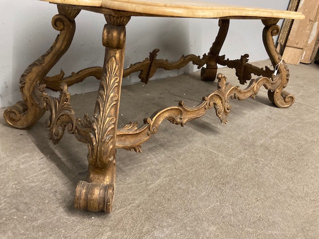 Antico tavolo basso da salotto dorato fine 800 con piano in onice . Mis 110 x 58 h 45 - immagine 4