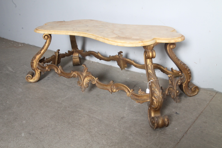 Antico tavolo basso da salotto dorato fine 800 con piano in onice . Mis 110 x 58 h 45 - immagine 6