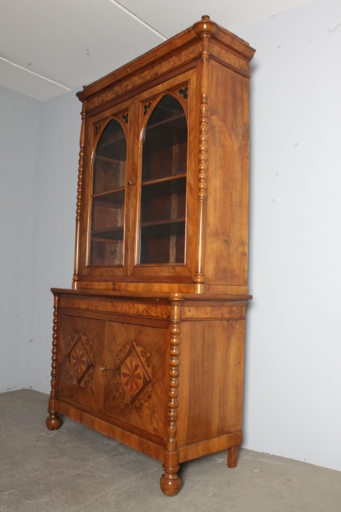 Antica Libreria Carlo X in noce 1830 Lombardia con intarsi e vetri soffiati. Mis 129 x 56 . H 242 - immagine 7