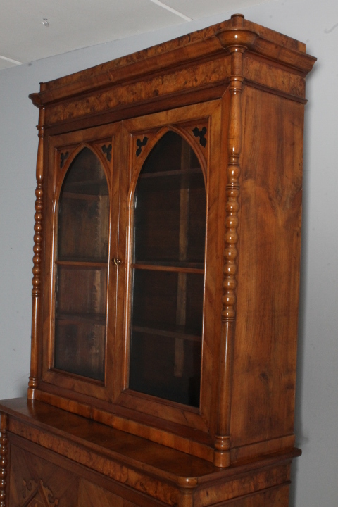 Antica Libreria Carlo X in noce 1830 Lombardia con intarsi e vetri soffiati. Mis 129 x 56 . H 242 - immagine 8