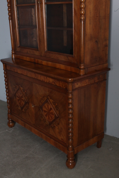 Antica Libreria Carlo X in noce 1830 Lombardia con intarsi e vetri soffiati. Mis 129 x 56 . H 242 - immagine 9