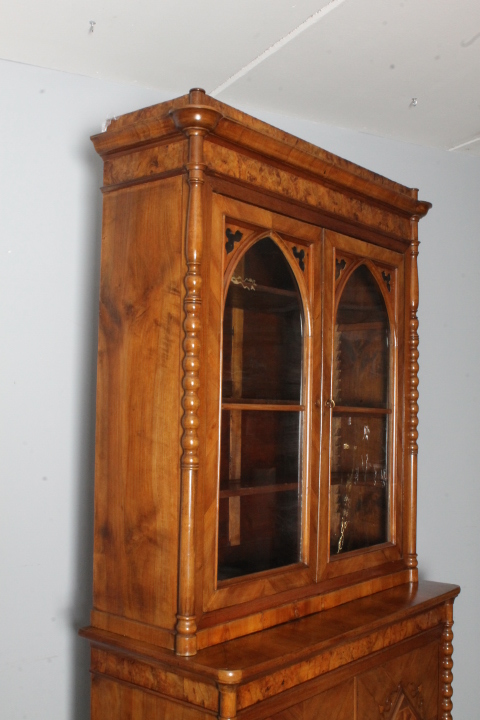 Antica Libreria Carlo X in noce 1830 Lombardia con intarsi e vetri soffiati. Mis 129 x 56 . H 242 - immagine 11