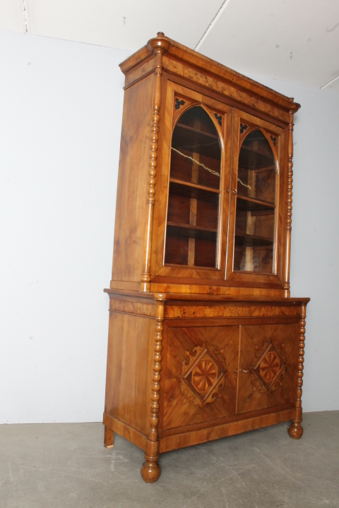 Antica Libreria Carlo X in noce 1830 Lombardia con intarsi e vetri soffiati. Mis 129 x 56 . H 242 - immagine 12