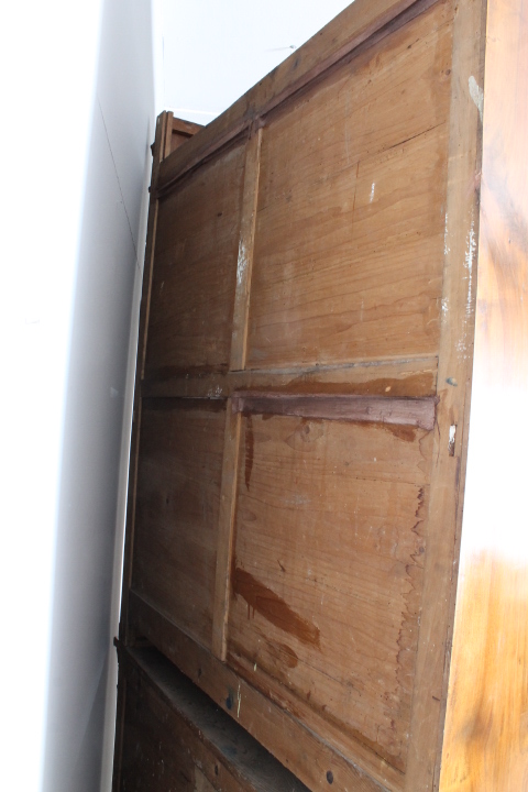 Antica Libreria Carlo X in noce 1830 Lombardia con intarsi e vetri soffiati. Mis 129 x 56 . H 242 - immagine 13