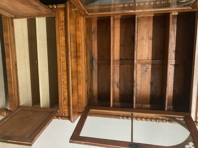Antica Libreria Carlo X in noce 1830 Lombardia con intarsi e vetri soffiati. Mis 129 x 56 . H 242 - immagine 16