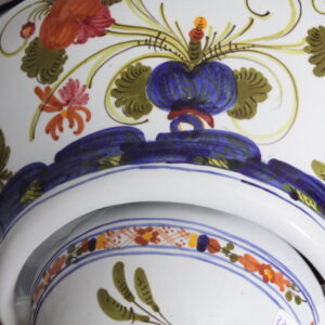 Alternative view of Gruppo di sei applique in ceramica dipinte modello Faenza , da muro firmate Giordano.