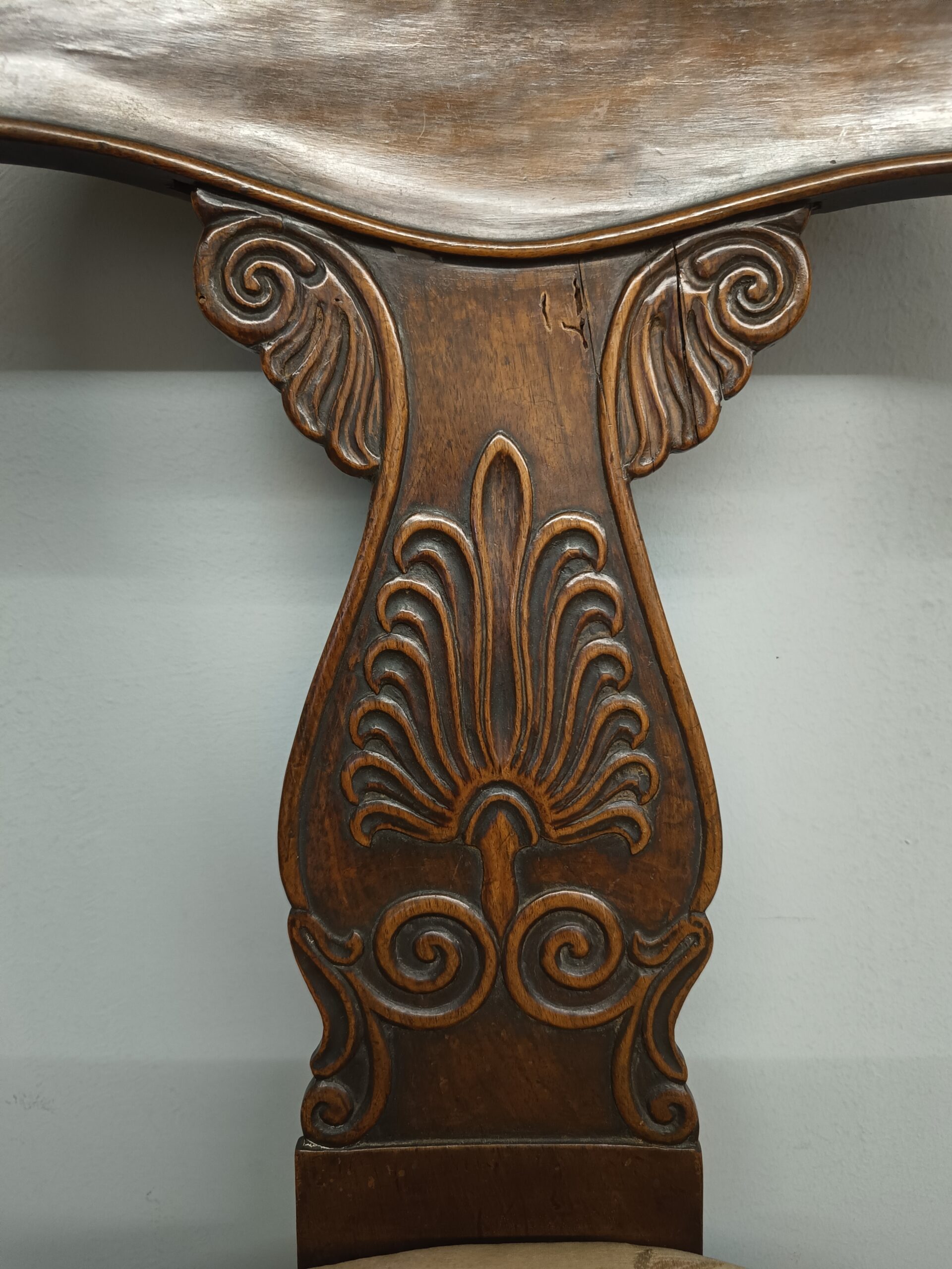 Antica poltrona Carlo X in noce massello, 800. Buono stato di conservazione. Mis h 85cm, l 50cm, p 44cm - immagine 7