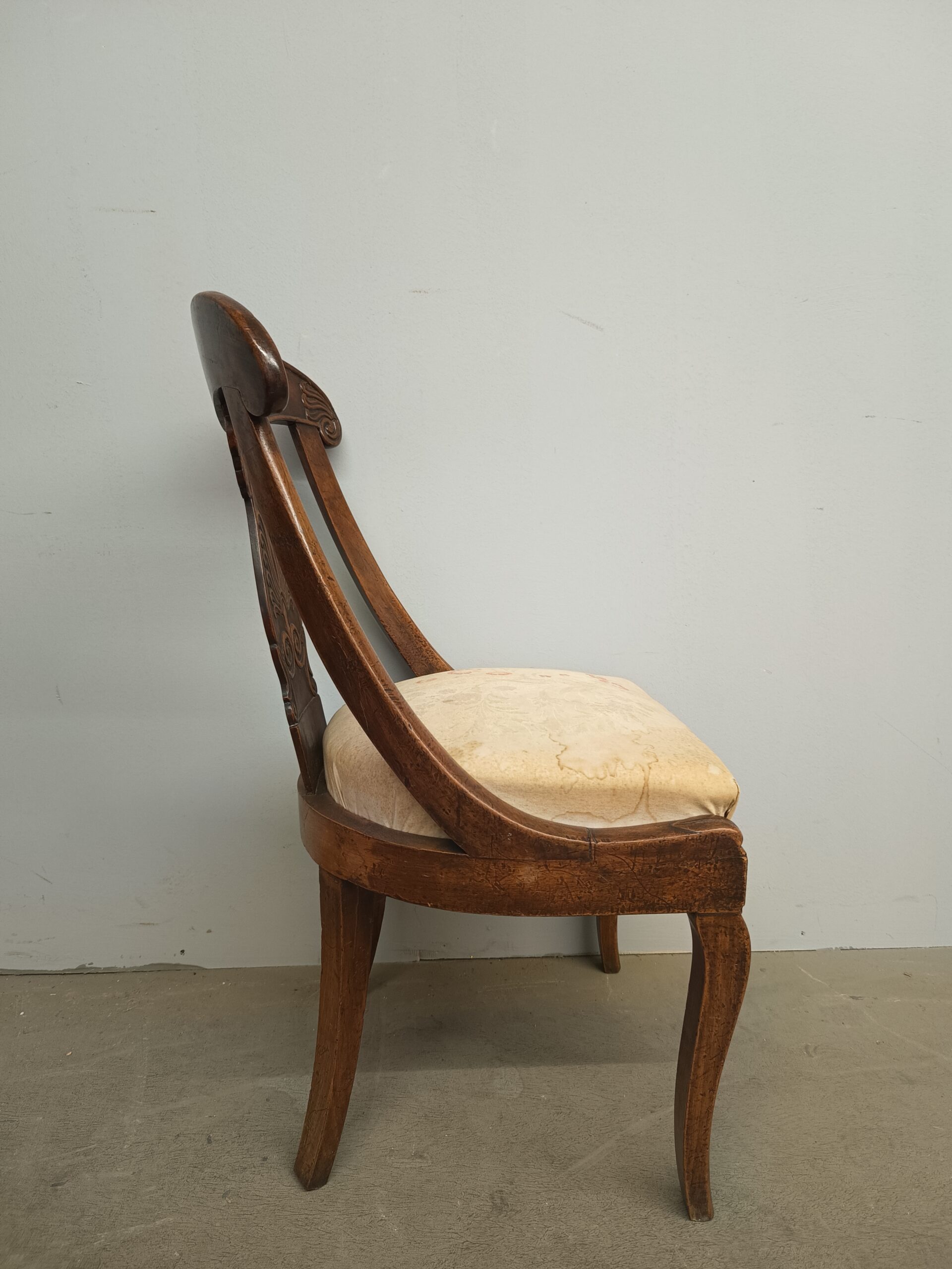 Antica poltrona Carlo X in noce massello, 800. Buono stato di conservazione. Mis h 85cm, l 50cm, p 44cm - immagine 10