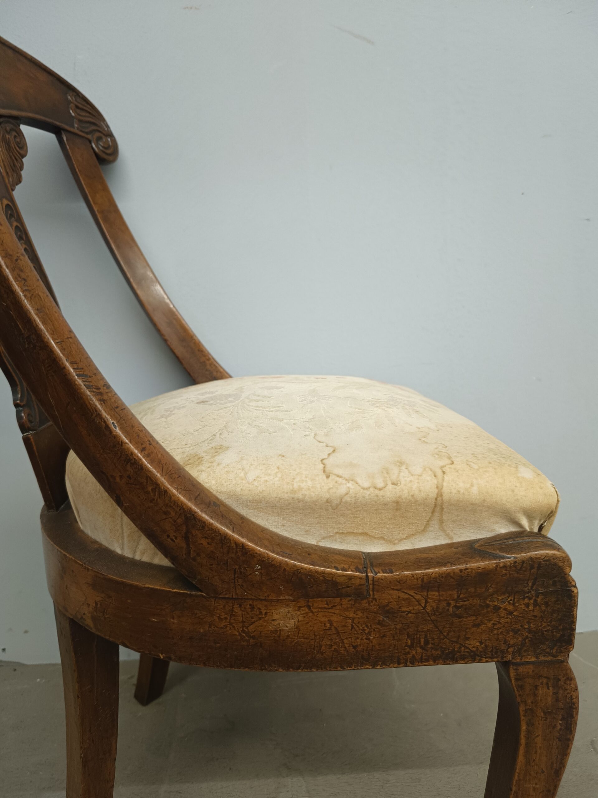 Antica poltrona Carlo X in noce massello, 800. Buono stato di conservazione. Mis h 85cm, l 50cm, p 44cm - immagine 11