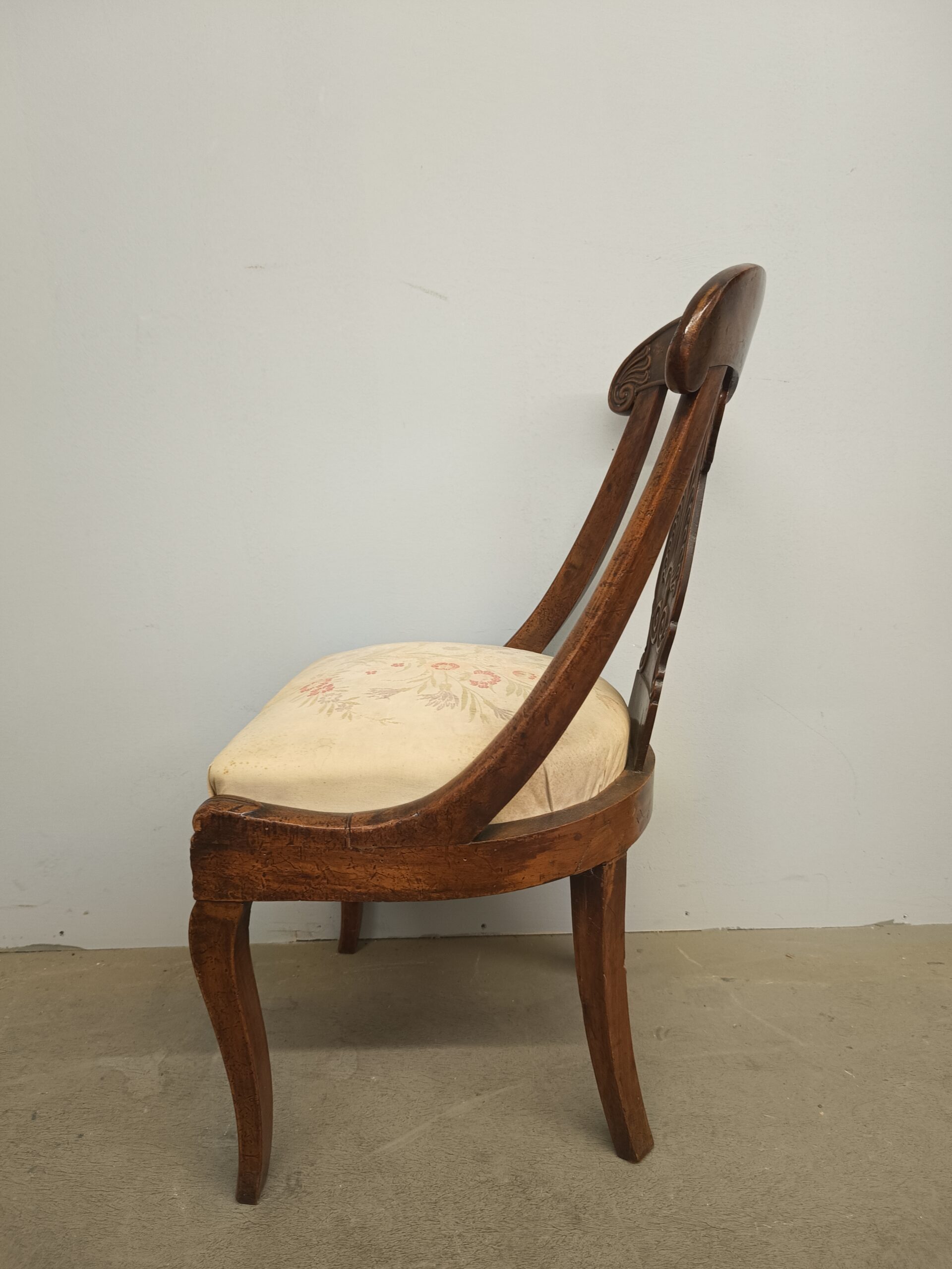 Antica poltrona Carlo X in noce massello, 800. Buono stato di conservazione. Mis h 85cm, l 50cm, p 44cm - immagine 14