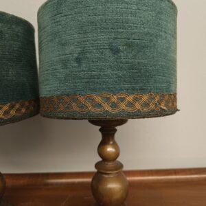Alternative view of Coppia di Abat jour da comodino, in bronzo, epoca XIX, con paralume verde. Mis h 31cm, l 19, p 19