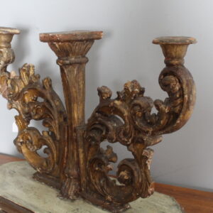 Alternative view of Antico candelabro candeliere in legno dorato a mecca XVIII sec. A due luci . Mis 66 x  altezza cm 42