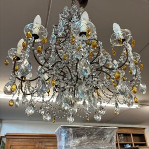 Alternative view of Antico  e bellissimo Lampadario Chandelier  in cristalli 10 Luci a più Livelli . Mis diametro cm 70  h cm 80