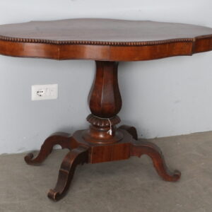 Antico tavolo da salotto 1860 in noce . a “ Biscotto “ . Mis 113 x63