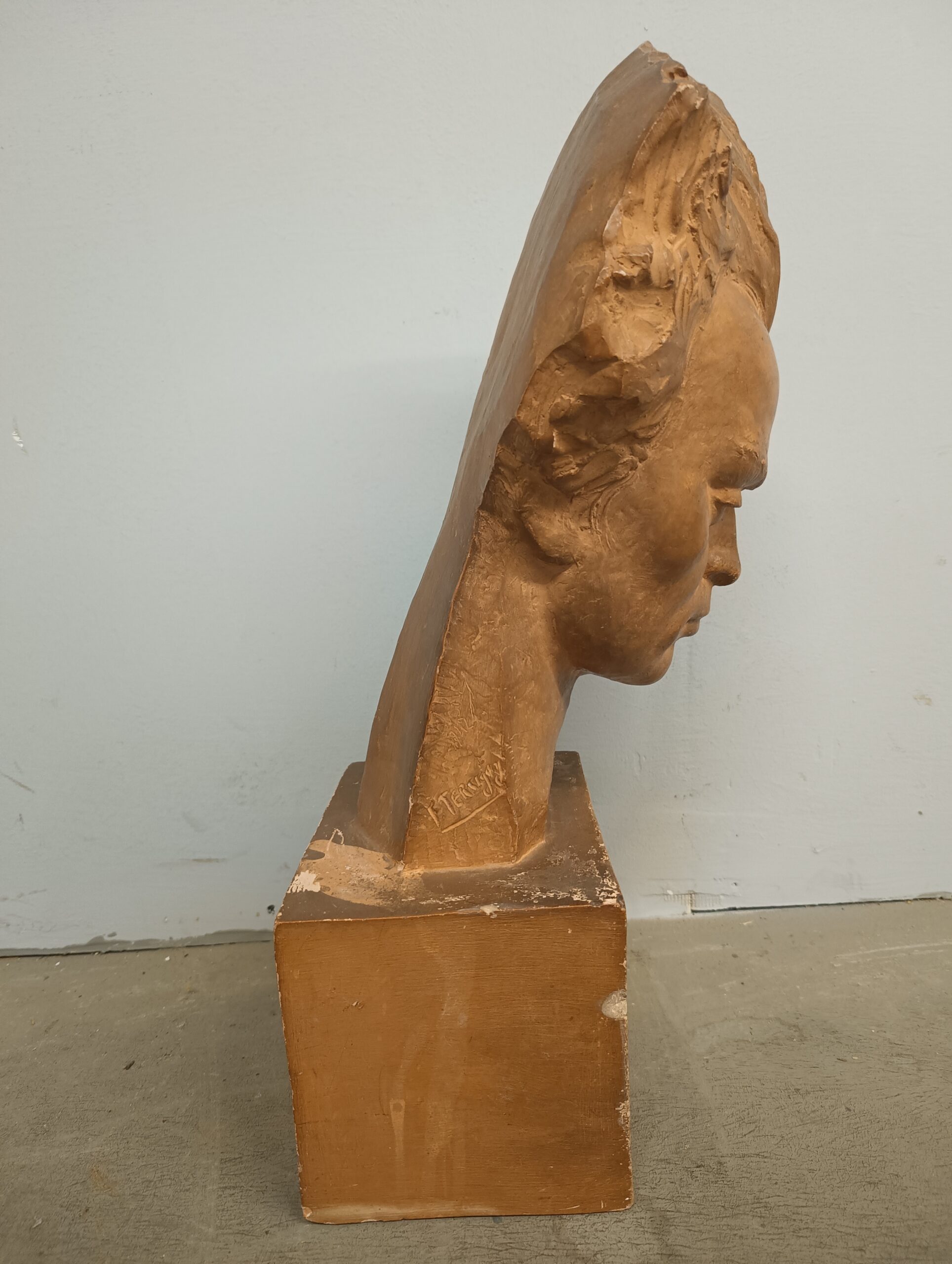 Antica scultura a mezzobusto di Beethoven, epoca '800, in terracotta, mis h 57, l 28, p 28 - immagine 3
