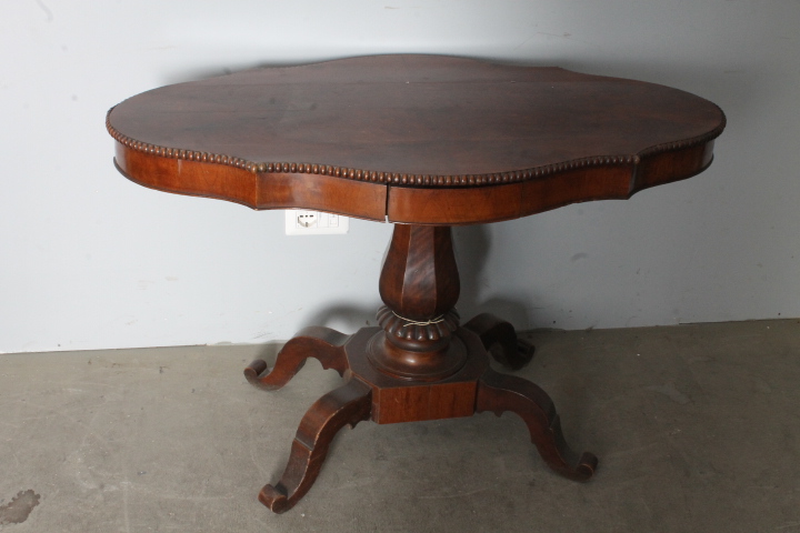 Antico tavolo da salotto 1860 in noce . a “ Biscotto “ . Mis 113 x63 - immagine 2