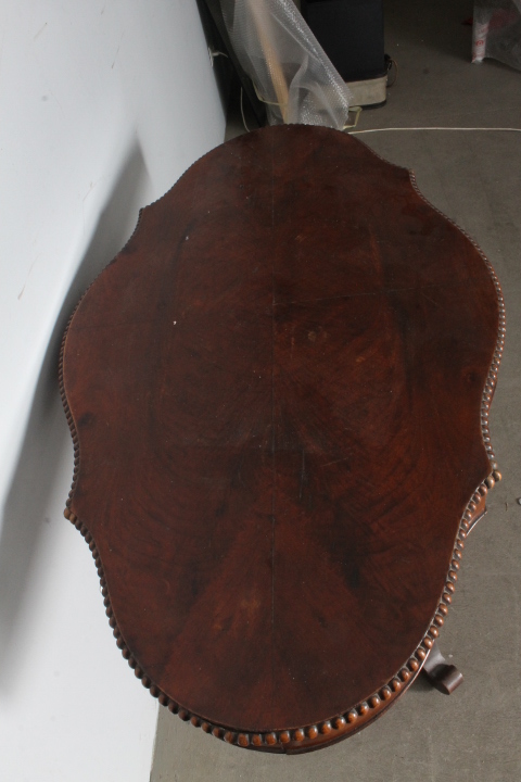 Antico tavolo da salotto 1860 in noce . a “ Biscotto “ . Mis 113 x63 - immagine 4
