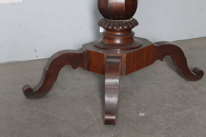 Antico tavolo da salotto 1860 in noce . a “ Biscotto “ . Mis 113 x63 - immagine 8