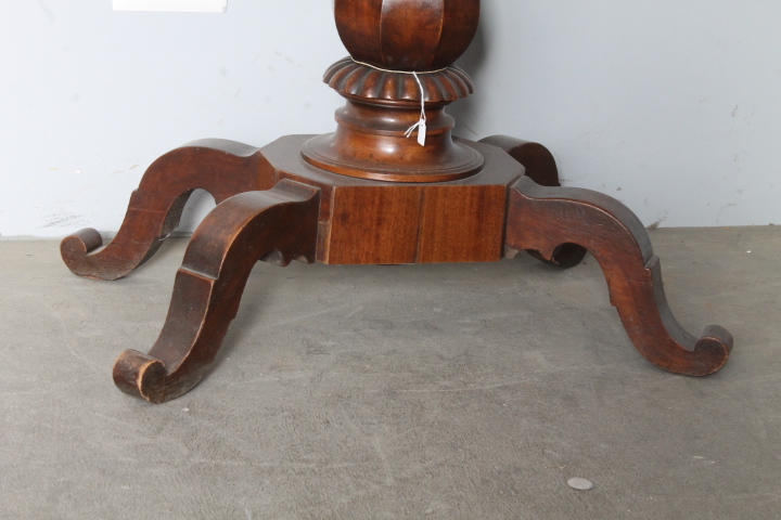 Antico tavolo da salotto 1860 in noce . a “ Biscotto “ . Mis 113 x63 - immagine 14