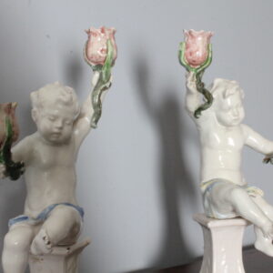 Alternative view of Antica coppia di putti a candelabri Angelo Minghetti Bologna. Fine 800 su piedistallo firmati. H 37