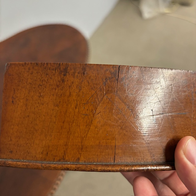 Antico tavolo da salotto 1860 in noce . a “ Biscotto “ . Mis 113 x63 - immagine 18