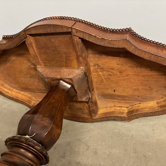 Antico tavolo da salotto 1860 in noce . a “ Biscotto “ . Mis 113 x63 - immagine 19