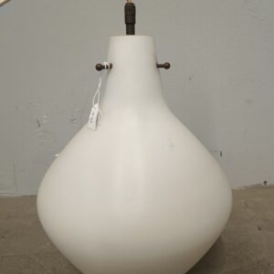 Alternative view of Lampada a sospensione di modernariato in vetro opalino anni '70. Mis h35, l26, p26cm