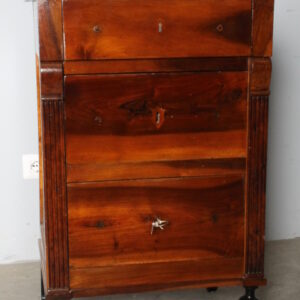 Alternative view of Antico comodone credenzino senese fine 700 LUIGI XVI in noce massello. Mis L 57 prof 46 .H89