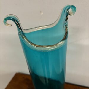 Alternative view of Vaso in vetro Murano color Turchese e oro . firmato inciso Murrina . Altezza cm 36