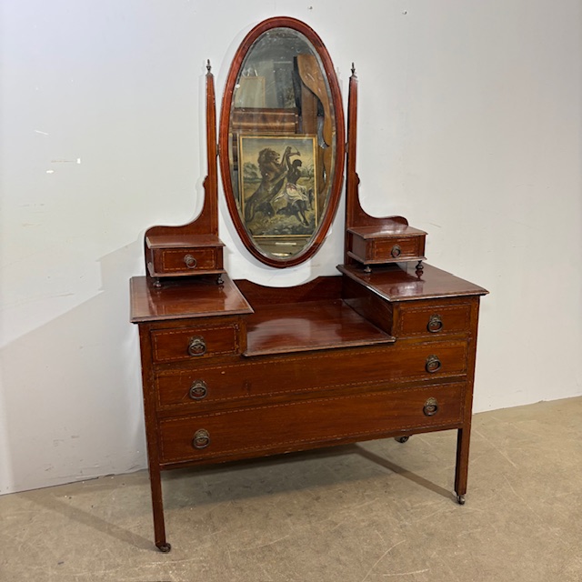 Antica cassettiera toilette inglese mogano e intarsi XIX secolo . Specchio Basculante. Mis 68 x 45 . h 142