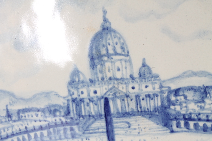 Antico grande piatto maiolica 1915 raffigurante Roma –Piazza San Pietro. Mis 45 Firmato e datato sul retro. Manifattura Francese . - immagine 11