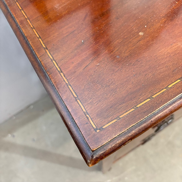 Antica cassettiera toilette inglese mogano e intarsi XIX secolo . Specchio Basculante. Mis 68 x 45 . h 142 - immagine 4