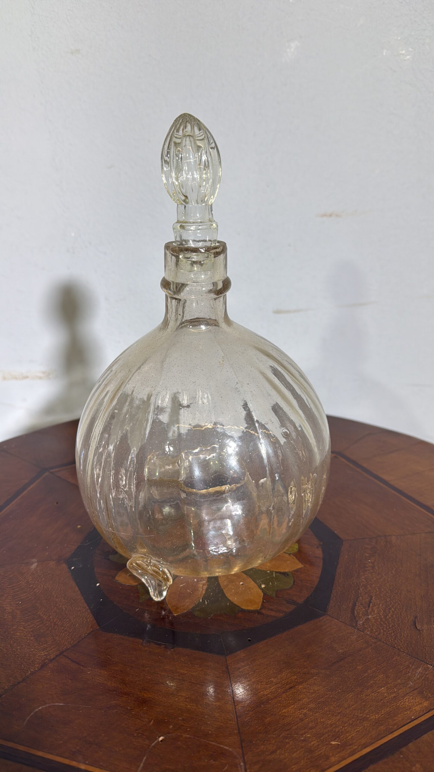 Antica bottiglia in vetro di Murano soffiata a mano XIX sec., mis h28cm - immagine 2
