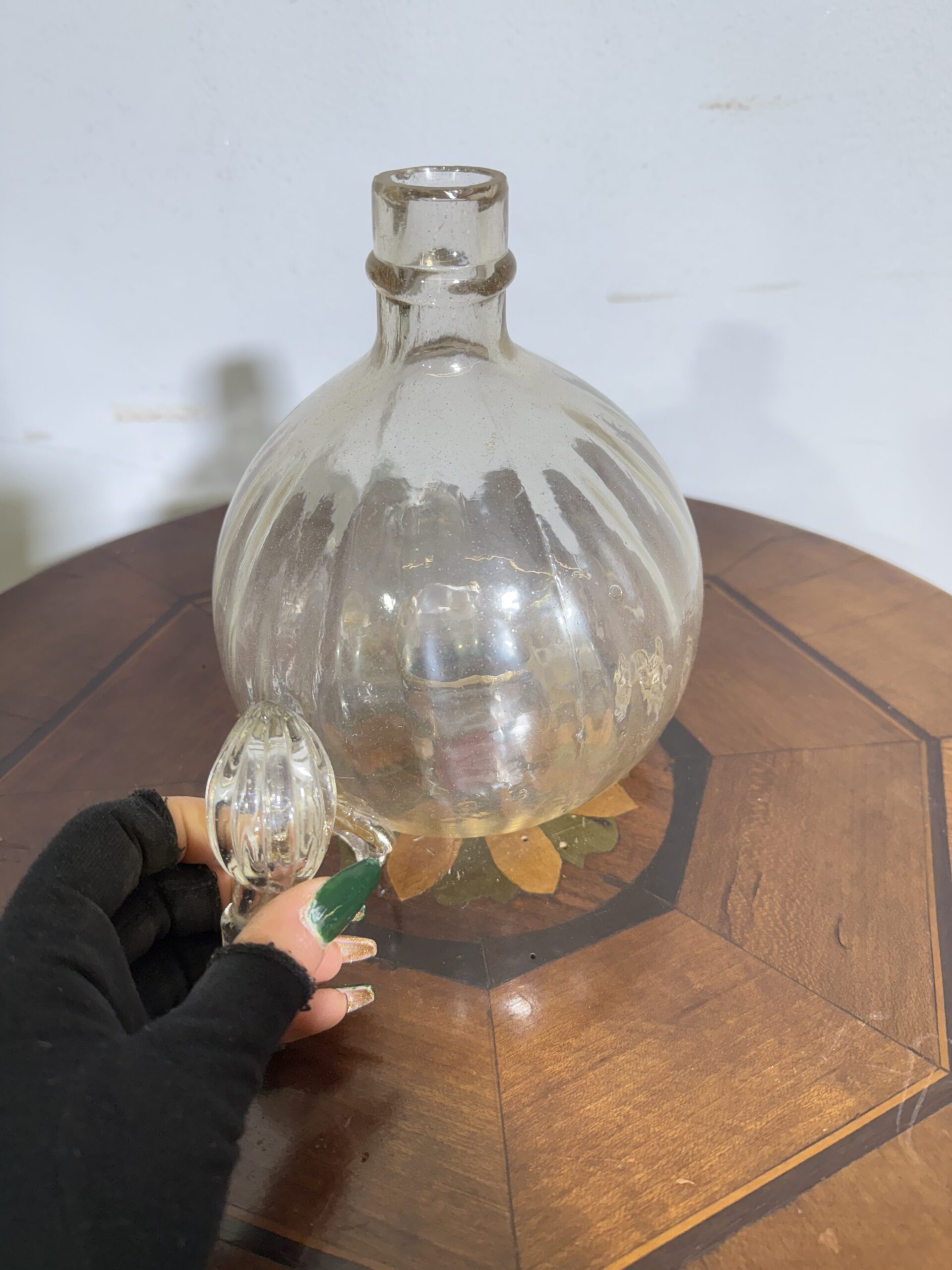 Antica bottiglia in vetro di Murano soffiata a mano XIX sec., mis h28cm - immagine 4
