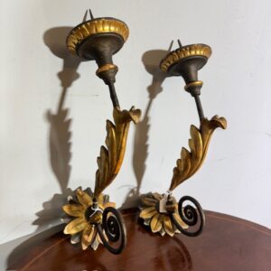 Alternative view of Antica coppia di bracci antichi del 700 in legno dipinto dorati e laccati . Applique candelabri