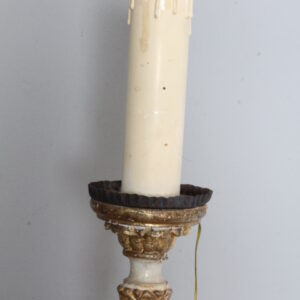 Alternative view of Antico Candelabro legno dipinto laccato Oro e Avorio XVIII sec . Mis cm 90