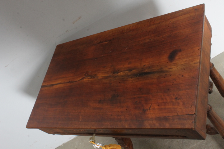 Antico tavolinetto – scrittoio Carlo X 1830 noce e acero intarsiato . Mis 73 X 42 H 75 - immagine 9