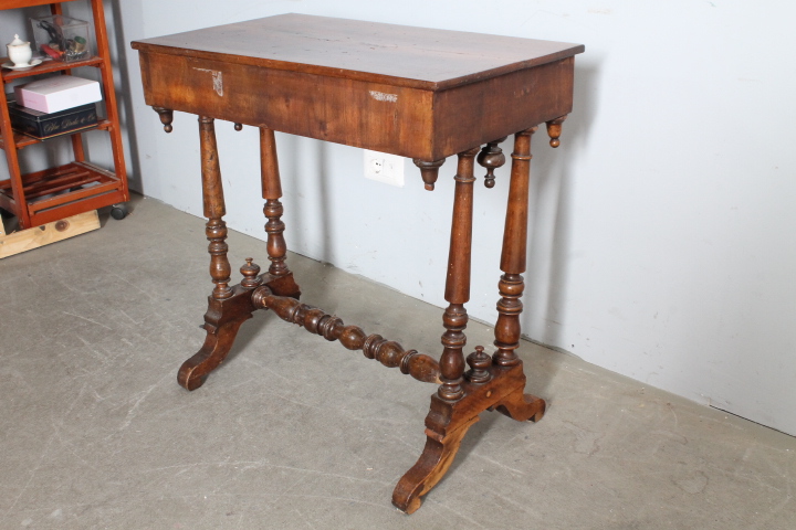Antico tavolinetto – scrittoio Carlo X 1830 noce e acero intarsiato . Mis 73 X 42 H 75 - immagine 10