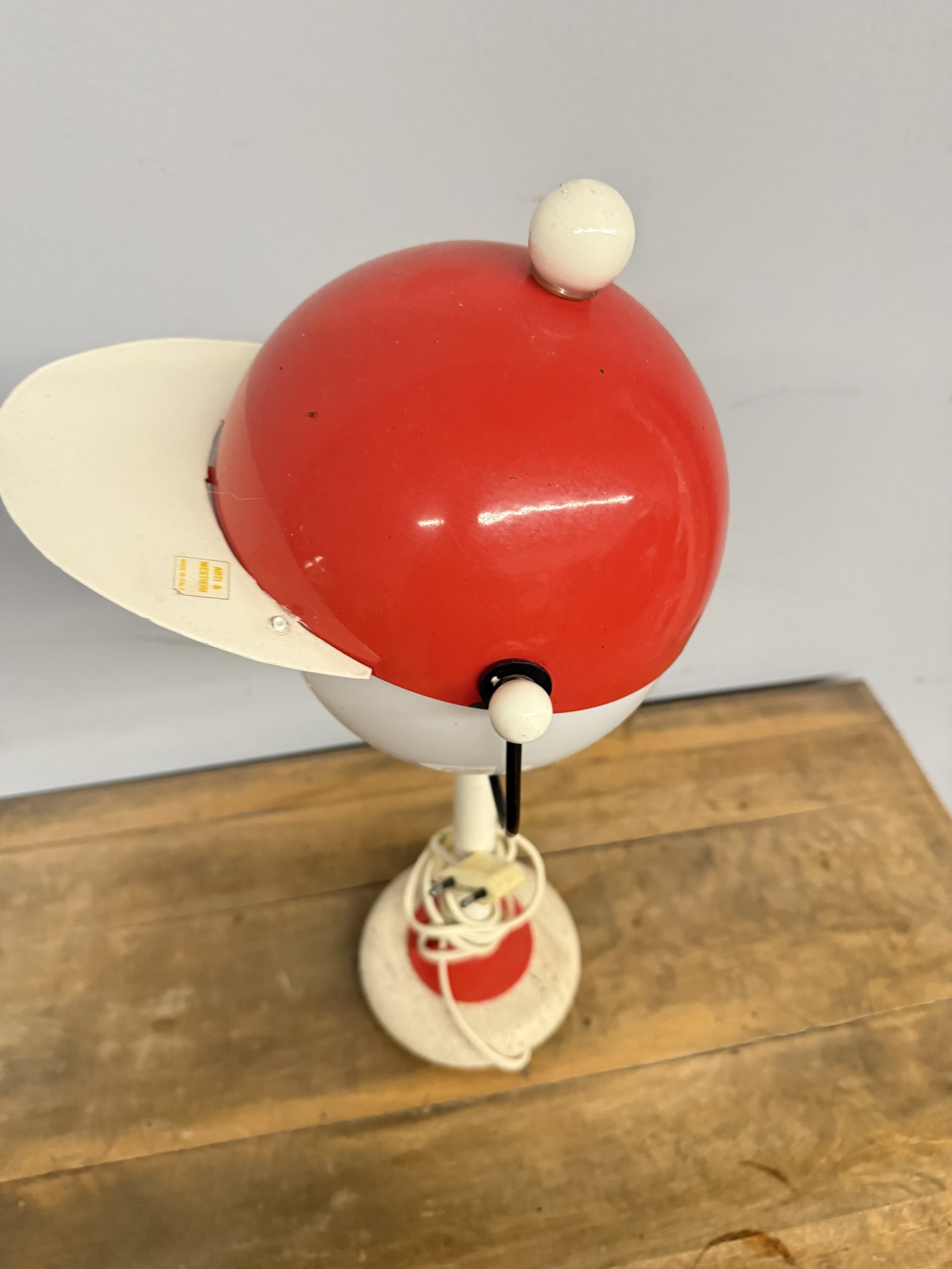 Lampada vintage cappello anni '70, base in travertino, 50x25 cm - immagine 2