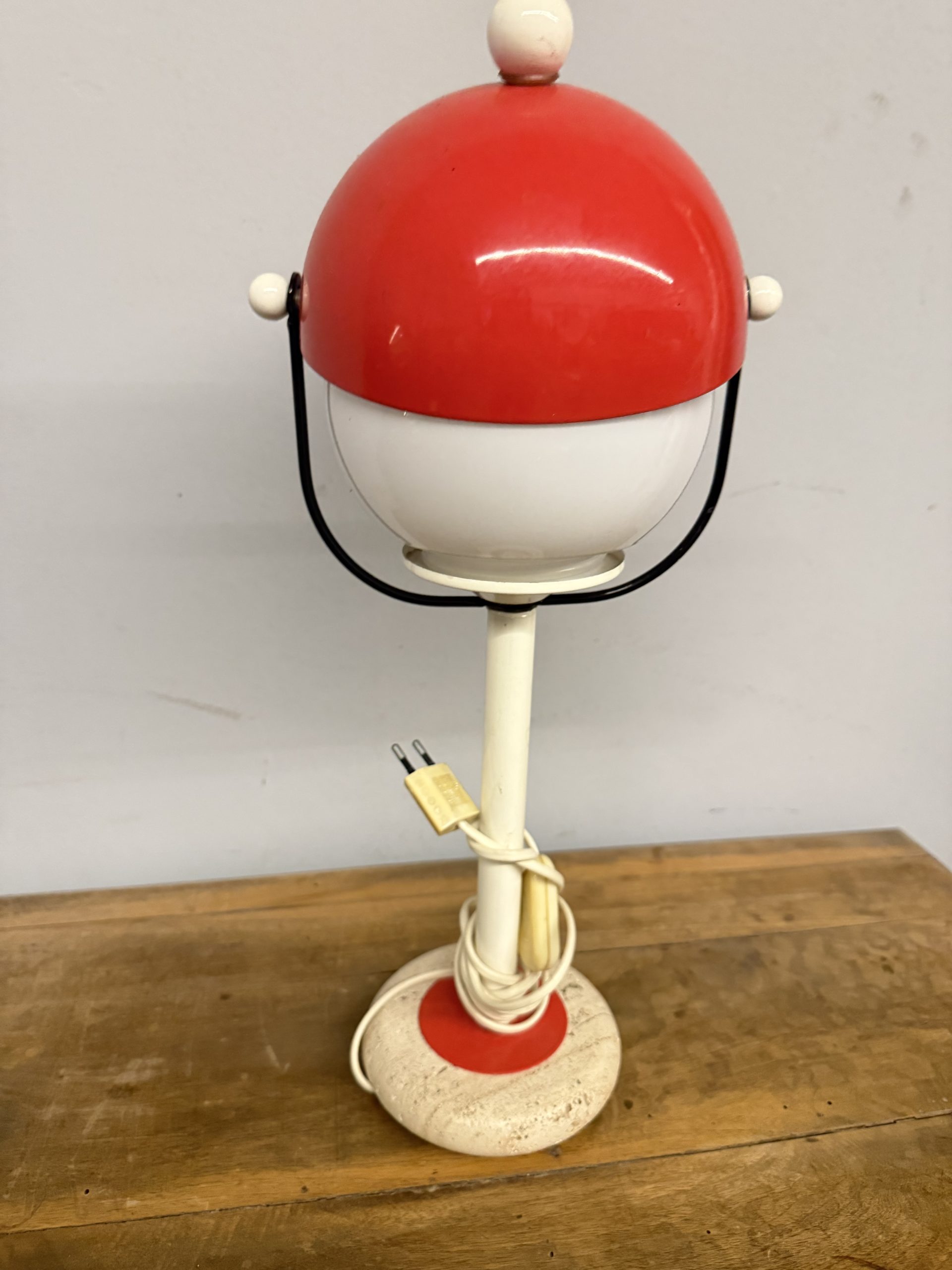 Lampada vintage cappello anni '70, base in travertino, 50x25 cm - immagine 4