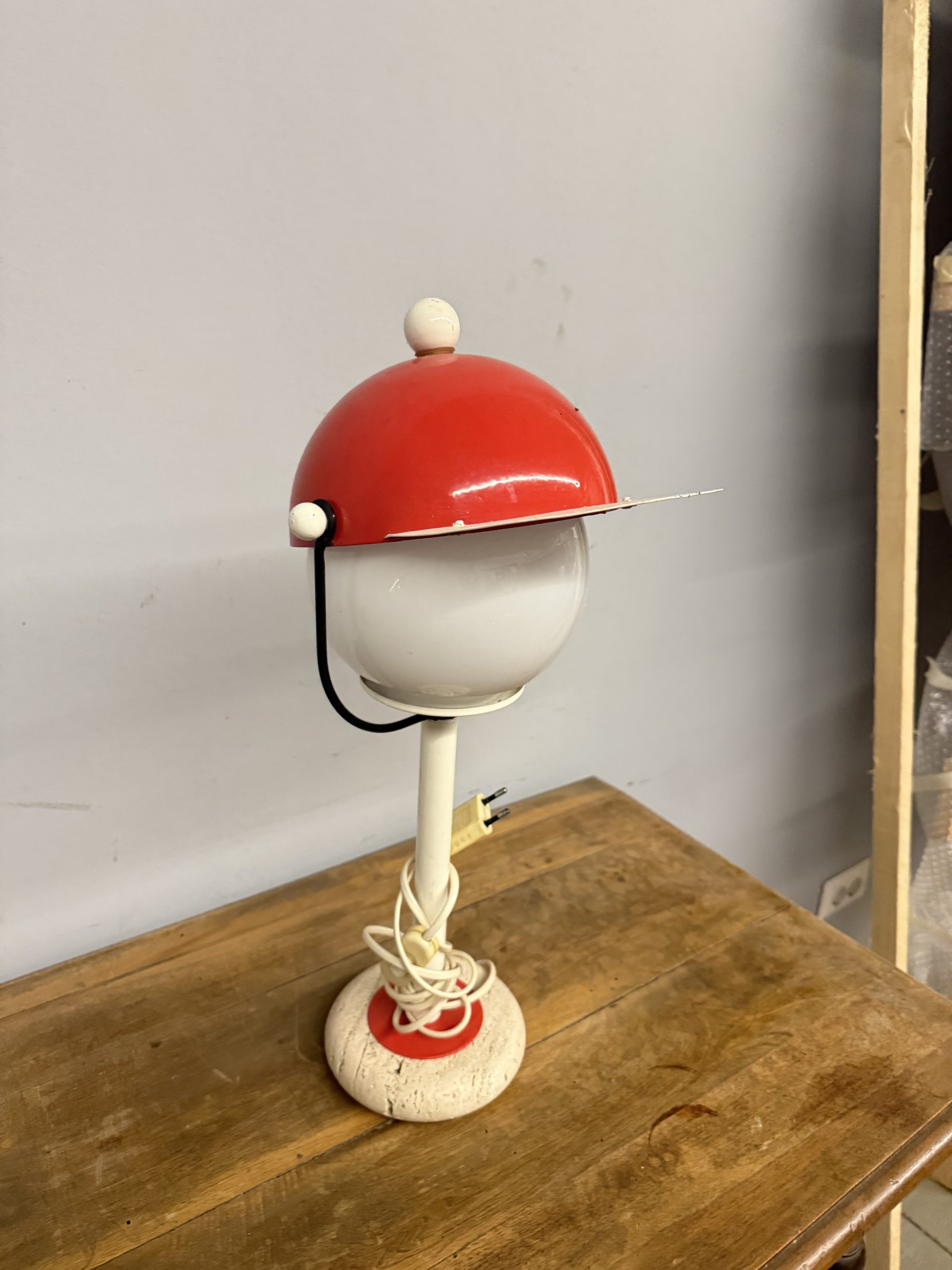 Lampada vintage cappello anni '70, base in travertino, 50x25 cm - immagine 6