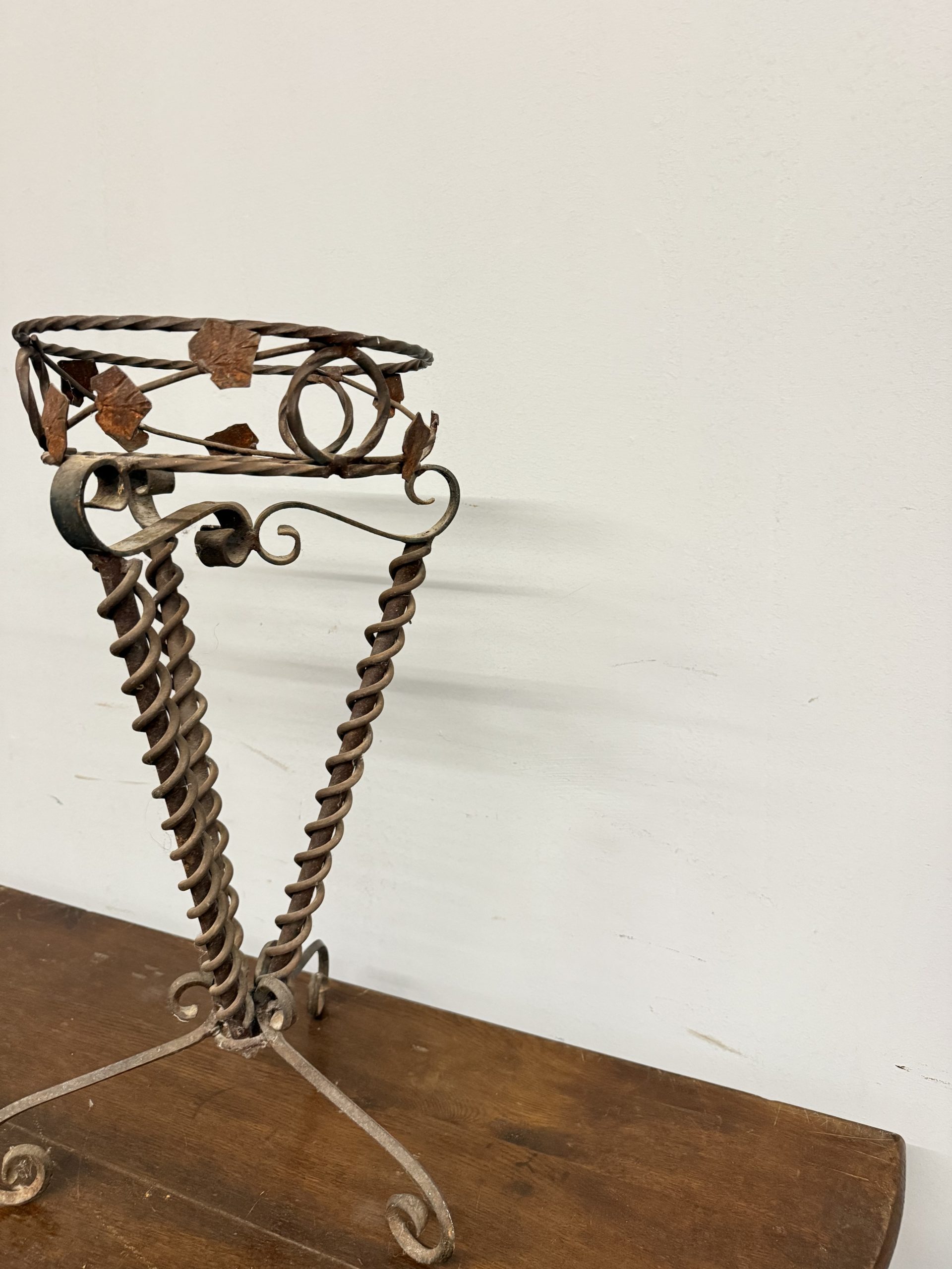Porta vaso in ferro battuto Liberty, primi '900, 61x29 cm - immagine 4