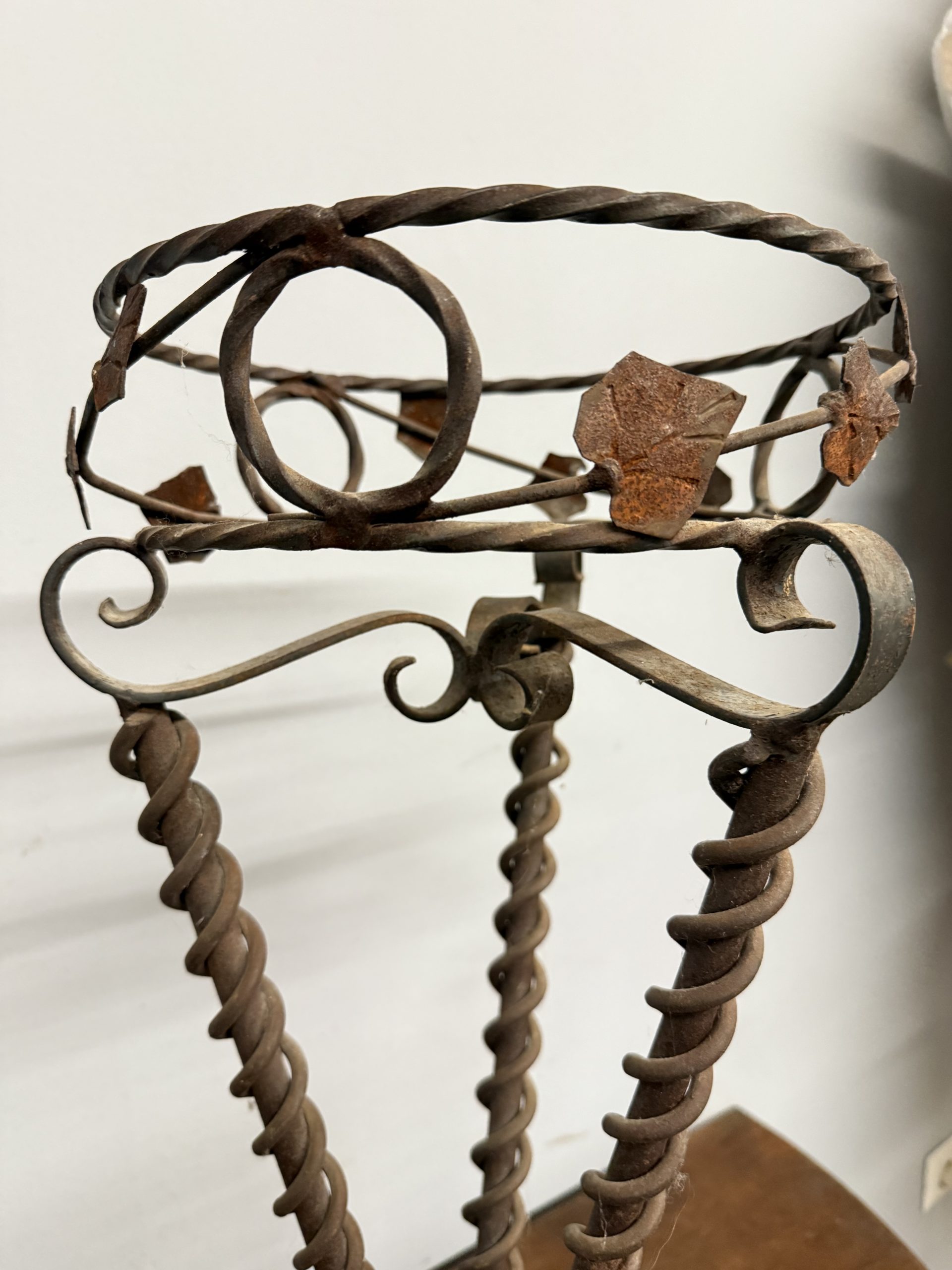 Porta vaso in ferro battuto Liberty, primi '900, 61x29 cm - immagine 8